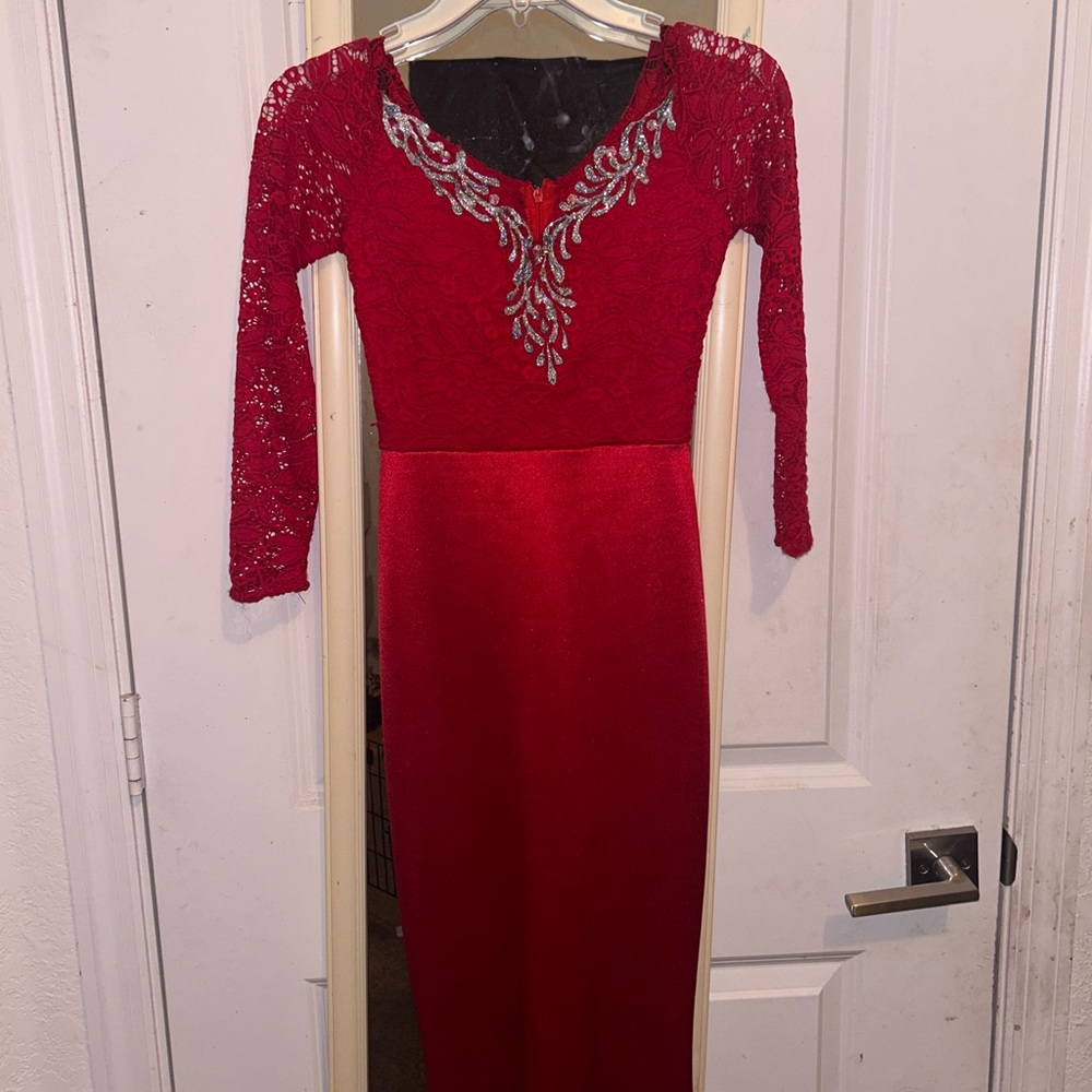It’s a red Glitter dress for prom or homecoming dress I only wear it once
